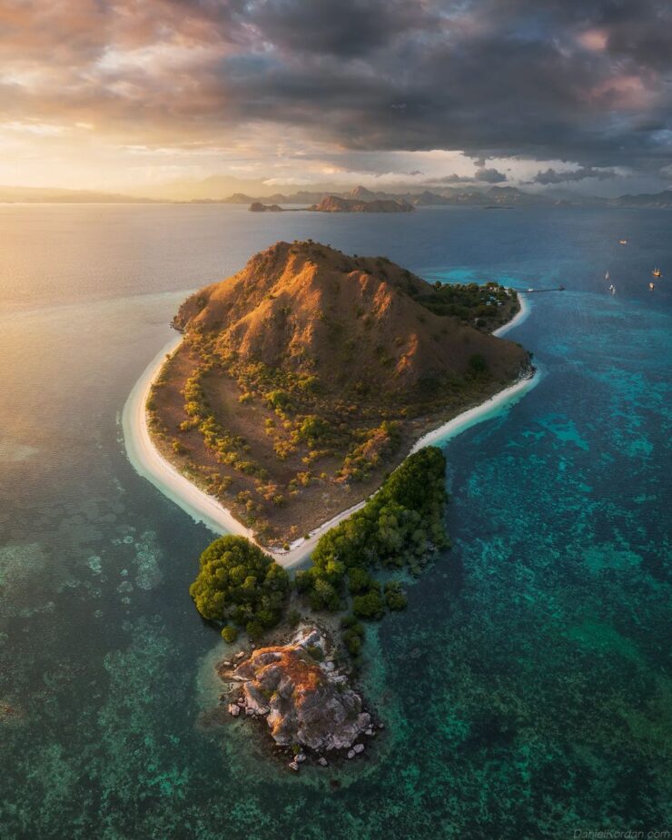 kanawa island labuan bajo aerial view
